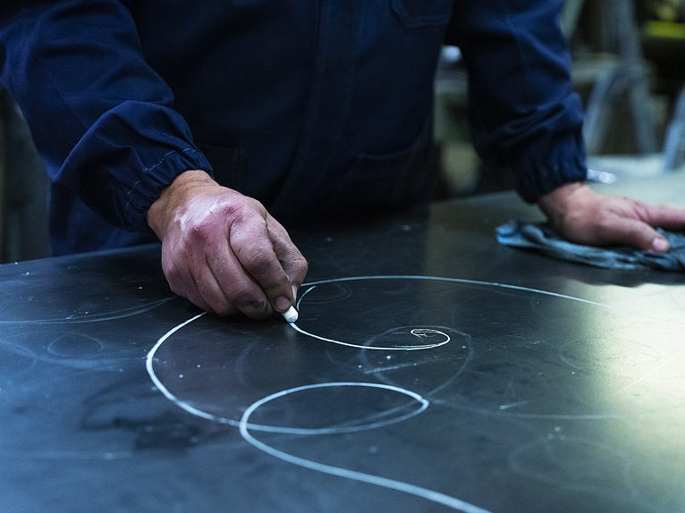 foto-disegno-mano-mobile falaschi ferro battuto artigiano lavorato a mano progettazione